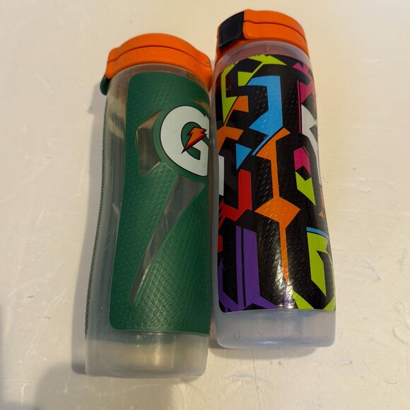 Lot of 2 Gatorade Gx Squeeze Bottle 30 Oz Multi Limited Edition Graphic Gym - Picture 2 of 9